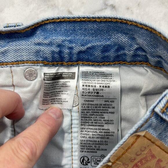 Women’s Levi’s 501 Light Washed Denim Cutoff Jean Shorts Size 32 - Picture 4 of 7